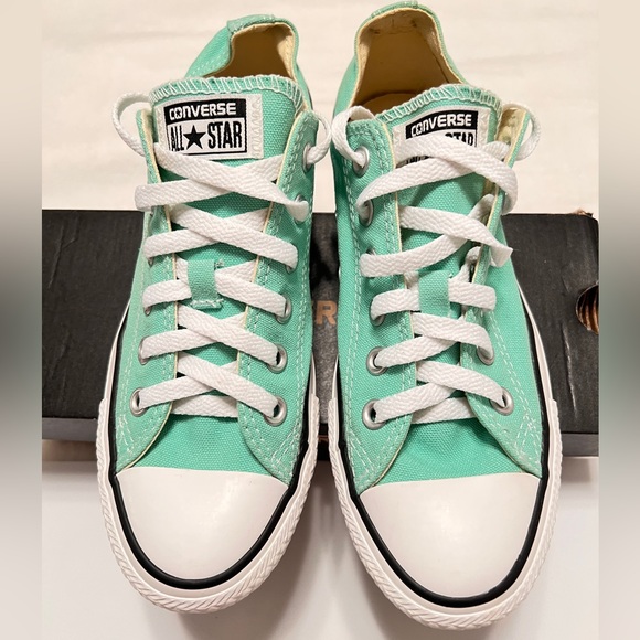 Converse Sneakers (Unisex) Mens (5) Womens (7) - Picture 2 of 13